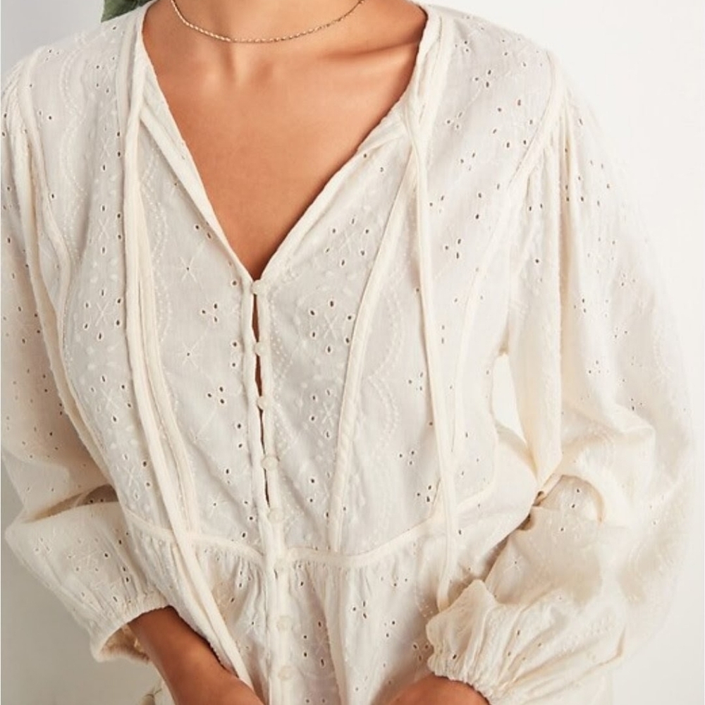 Old Navy Cream Eyelet Button-Front Peasant Blouse